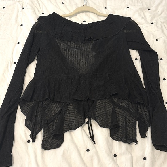 Black Ruffle crop - Picture 4 of 11